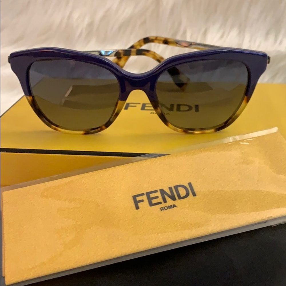 FENDI SHADES - Picture 3 of 8